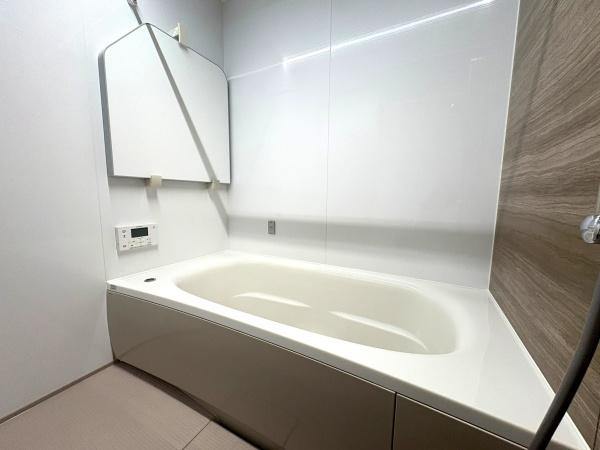 寒田南町二丁目　中古の浴室|ゆったりとした広さのバスルームは日々の疲れを癒します。忙しい生活から一時離れて心地よい湯に浸かり、ストレスを解消。リフレッシュした気分で新しい日々に臨めます！