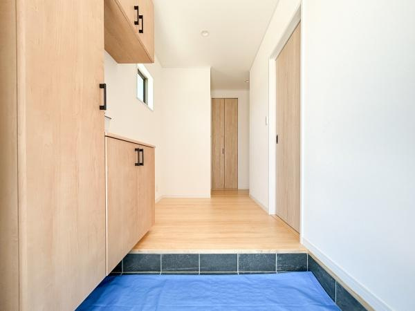 SR久原中央1号の玄関