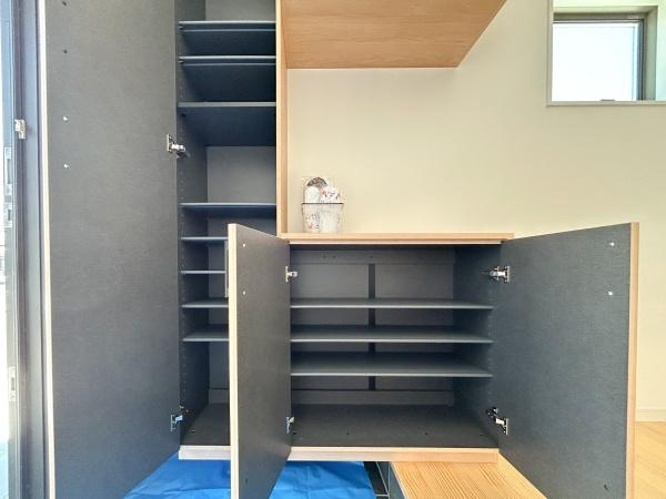 SR久原中央1号の玄関