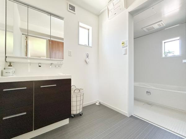 SR久原中央2号の独立洗面台