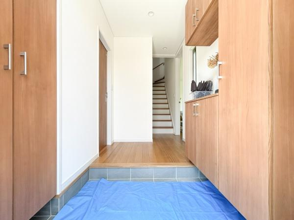 SR久原中央2号の玄関