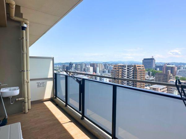 デュオヒルズ大分中島のその他|バルコニーから見た景色には、青空が広がります！風通しも良いです♪