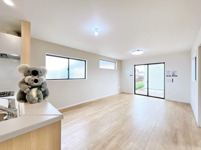 【居間・リビング】 | 高崎市下之城町　新築住宅 | 気がづけば家族が集まって楽しい会話と食事が始まる。皆で笑って過ごす幸せ溢れるリビング。