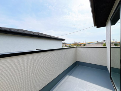 【バルコニー】 | 高崎市下之城町　新築住宅 | お日さまがほほえむバルコニー。気持ち良い風と青く広がる空。思わず深呼吸したくなる。