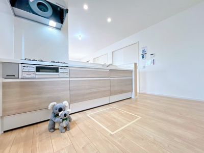 【キッチン】 | 高崎市下之城町　新築住宅 | 家族でクッキング。皆で楽しく作るお料理は愛情たっぷりのごちそうに。キッチンで過ごす家族時間はプライスレス。