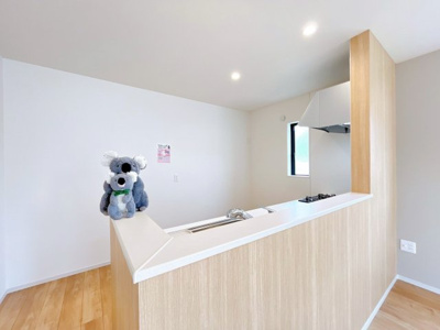 【キッチン】 | 高崎市下之城町　新築住宅 | 汚れがつきにくく清潔感を保つガラストップガスコンロ。片面焼きグリルでお魚などもよりおいしく焼くことができ料理の幅も広がり、家族との食事も楽しくなる。