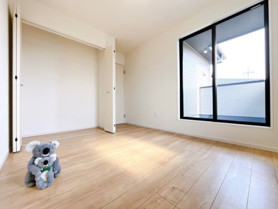 【洋室】 | 高崎市下之城町　新築住宅 | 広さはお子様の勉強部屋にも適した広さ！
勉強机や本棚などの家具を置いてもフリースペースも確保することができます。