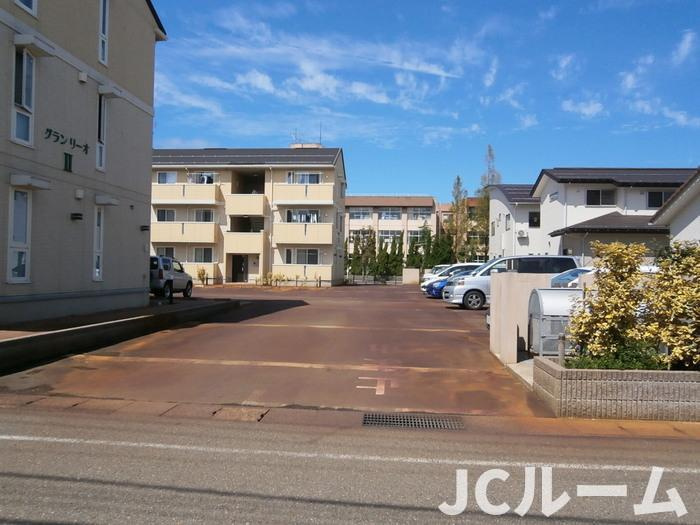 グランリーオ Ⅱの駐車場