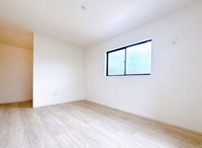 【新築】坂戸市西坂戸２期 全１棟の洋室|2F9.3帖の洋室です！主寝室にいかがでしょうか♪