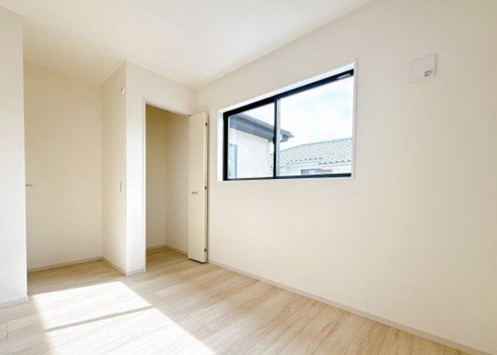 【新築】坂戸市西坂戸２期 全１棟の洋室|2F4.8帖洋室です