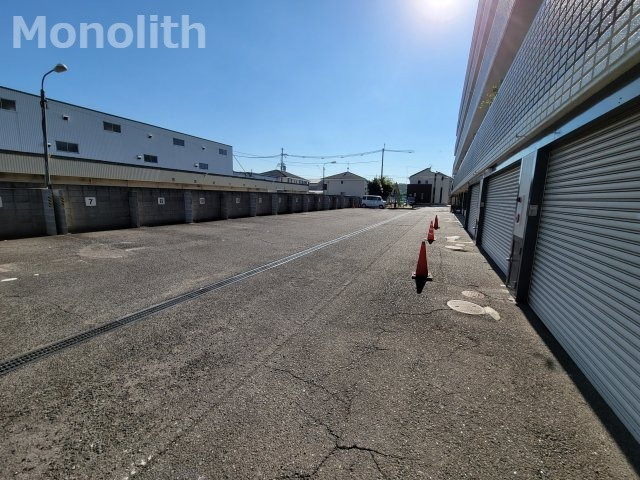 メゾンドタカの駐車場