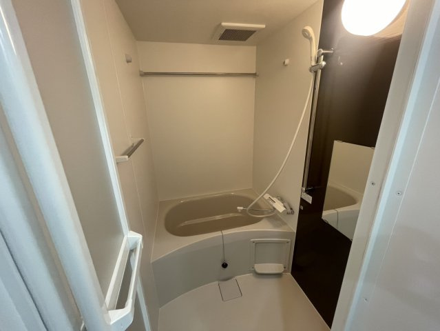 BASE青木のバルコニー|外からの目が気にならないバルコニーで洗濯物が干せます