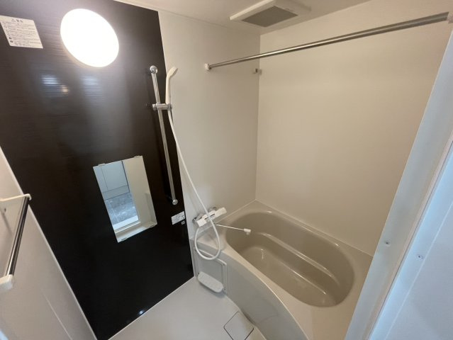 BASE青木の浴室|落ち着いた空間のお風呂です