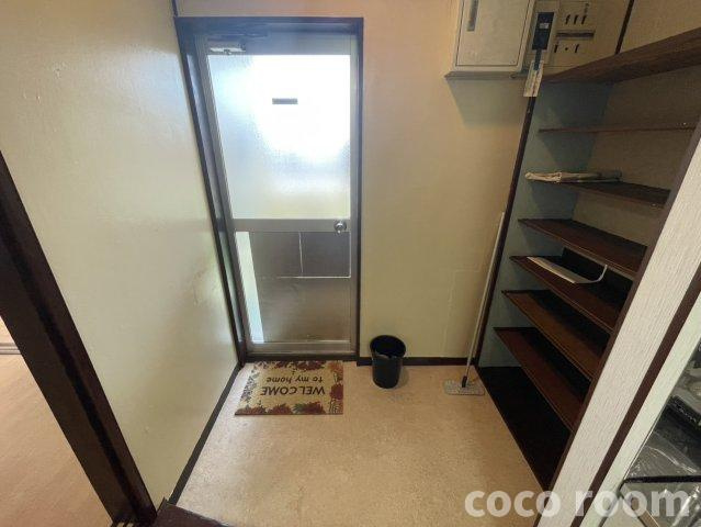 正樹ビルの玄関