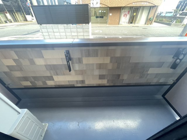 BASE青木のバルコニー|外からの目が気にならないバルコニーで洗濯物が干せます