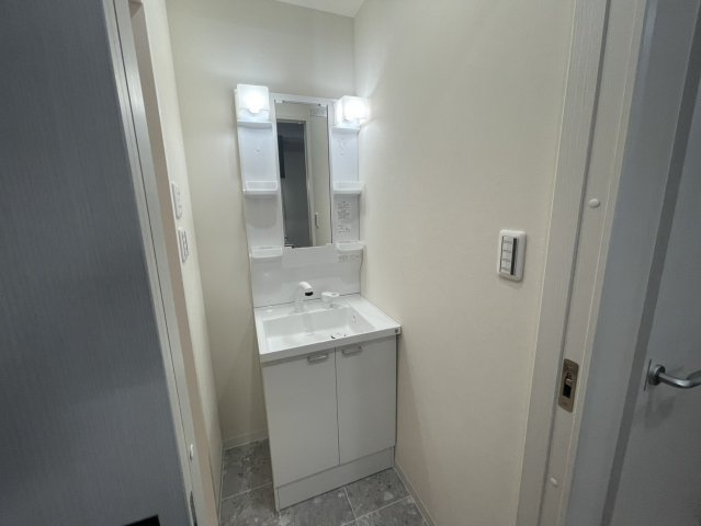 BASE青木の洗面所|脱衣スペースもあります