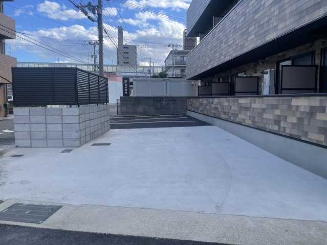 BASE青木の駐車場|おしゃれな内装です