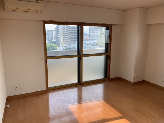 ロイヤルメゾン大橋Ⅰの居間・リビング