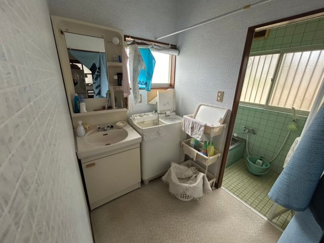 鉾田市上幡木　中古戸建の独立洗面台