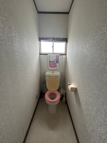 鉾田市上幡木　中古戸建のトイレ
