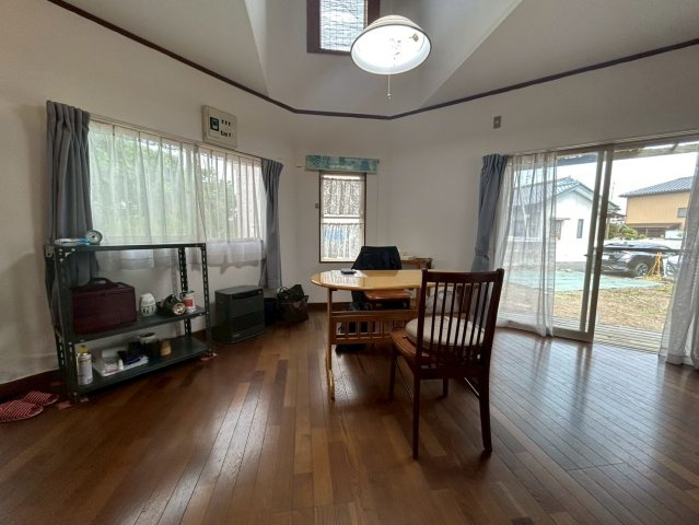 鉾田市上幡木　中古戸建の居間・リビング