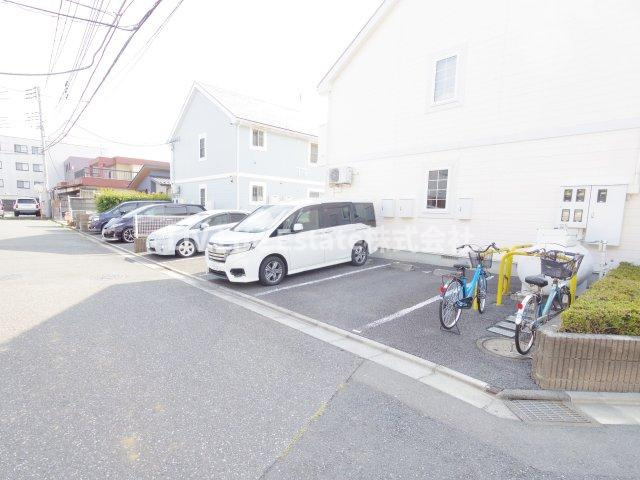 タートルハウスＡ棟の駐車場