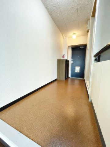 ローレルメゾンの居間・リビング|こちらの居間で趣味の時間をお楽しみください