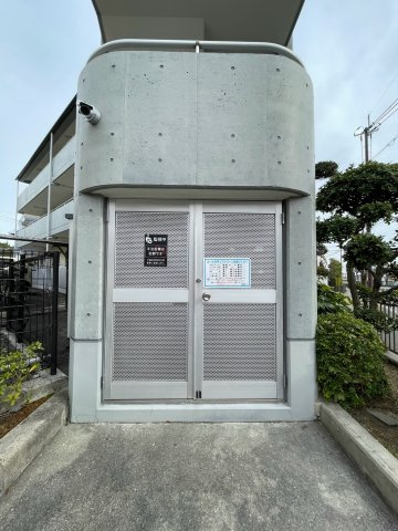 ローレルメゾンのエントランス|ゆとりのあるエントランスです