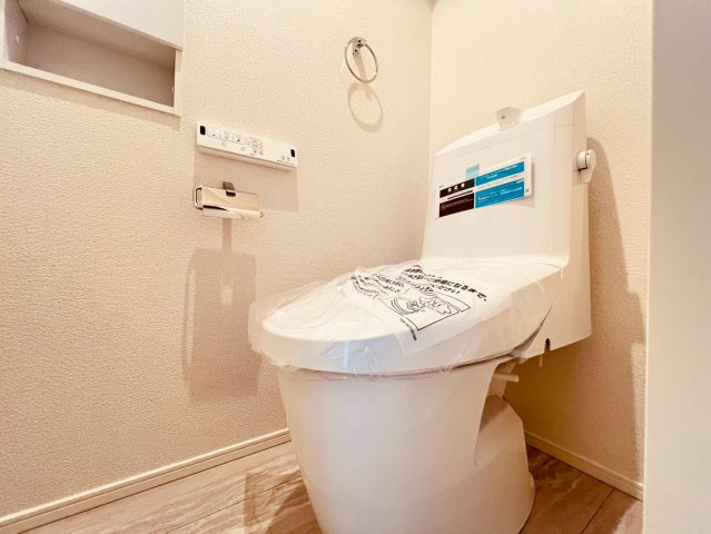 【トイレ】 | 練馬区石神井町６丁目　新築戸建て　２号棟 | 最新設備で、清掃性に優れ、いつでも清潔で快適に使用できる空間