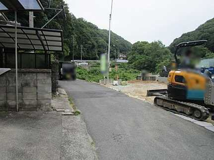 広島市安佐南区上安７丁目　新築一戸建て(全2棟)の前面道路含む現地写真