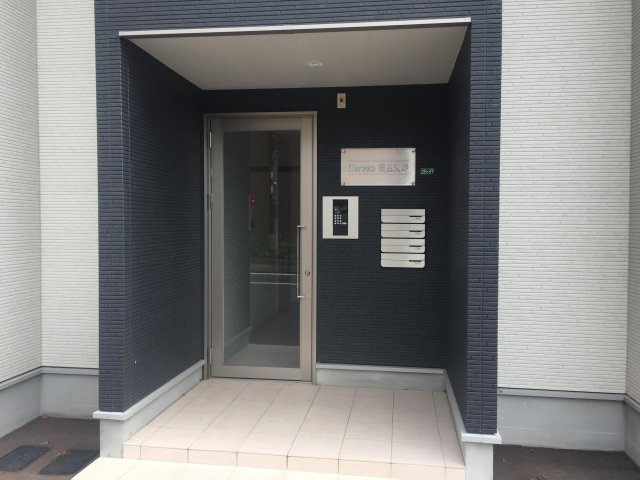 セレゾ室見河畔のエントランス