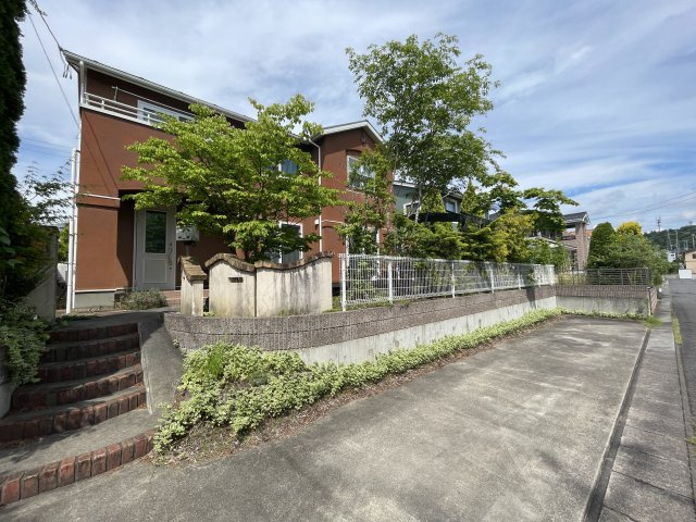 郡山市緑ケ丘東　中古戸建の駐車場|縦列駐車で3台可能(車種による)