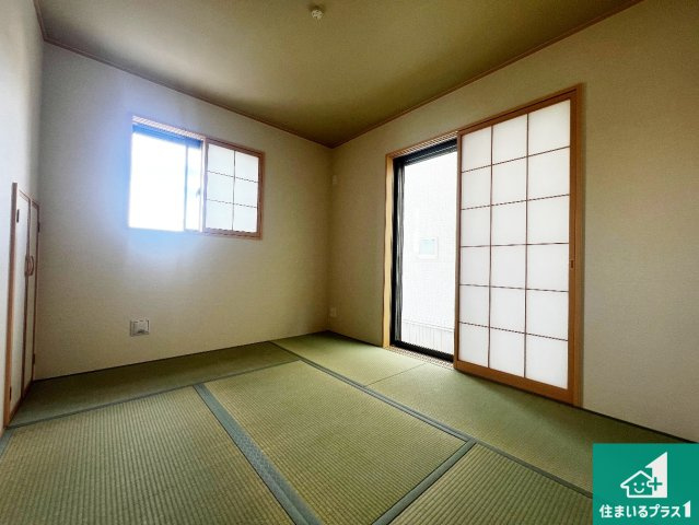 八尾市長池町　新築一戸建ての和室|一室あると便利な和室は客間としてだけでなく、小さなお子様のプレイルームや食後のくつろぎスペースとしてもご利用いただけます。収納もついていますので大活躍間違いなし！