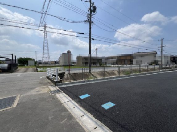 高浜市小池町第2　全5棟　1号棟の前面道路含む現地写真