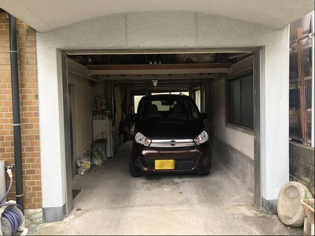 和歌山市 大谷 (紀ノ川駅) 2階建 7LDKの駐車場|車をお持ちの方に嬉しい駐車場付きの物件です