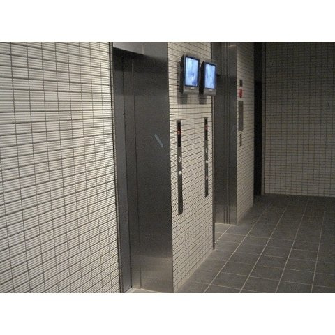 ラクレイス西新のエントランス