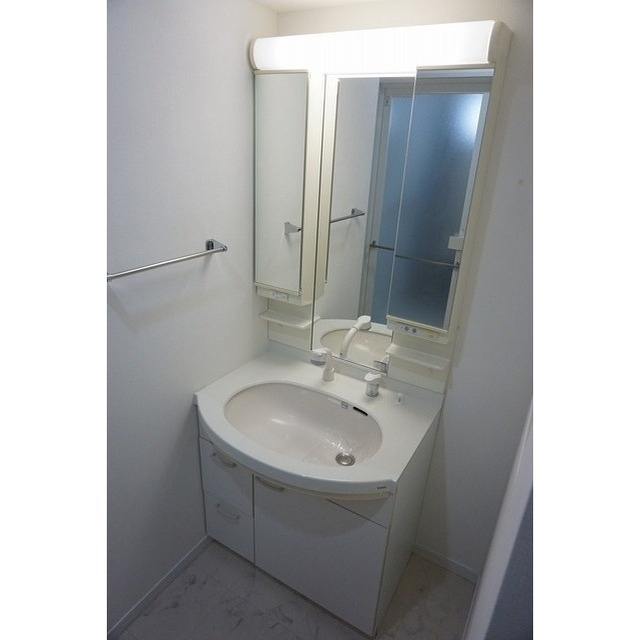 ラクレイス西新の洗面所