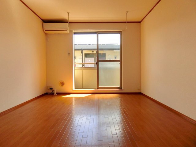 メゾン　アレックスの居間・リビング|★きれいなフローリングのお部屋です★