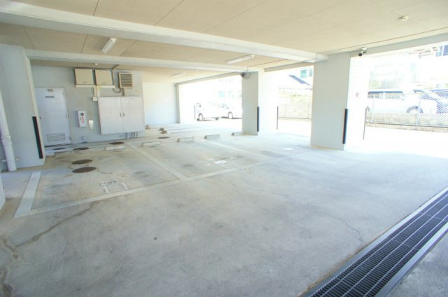 ライオンズマンション六ッ門第2【キャッシュバック対象物件】の駐車場