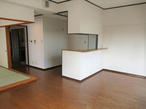 ライオンズマンション六ッ門第2【キャッシュバック対象物件】の居間・リビング|使いやすいリビングです