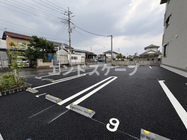 カスタリアⅦの駐車場|高崎、前橋のお部屋探しはエンドスケープまで！お客様の理想お聞かせ下さい♪