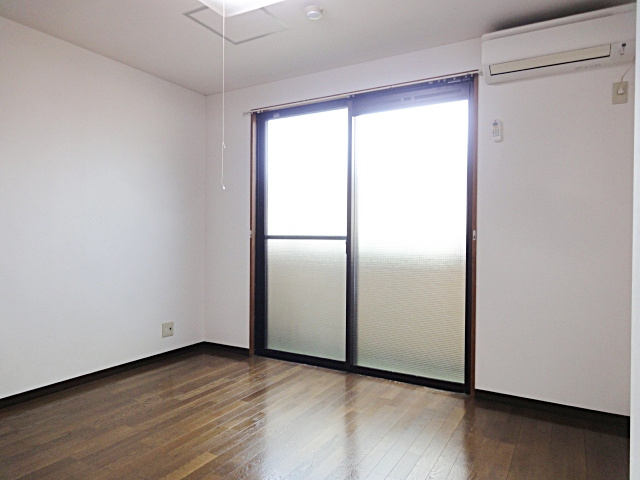 バイオレットキャッスルイン宝塚の洋室|きれいな洋室です