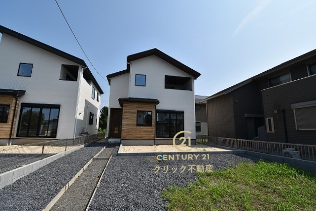 Terrace　ひたちなか市武田　1期 　2の駐車場|新築戸建てを購入する際、庭付き、駐車場付きは大変魅力的です。十分な駐車スペースがあれば、ご家族様それぞれが車をご所有の場合や来客の際も安心です。