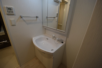 【洗面所】 |  LIFEFIELD曰佐 | ※同ハウスメーカー施工の類似物件参考写真です