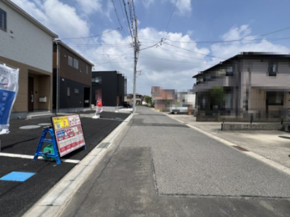 高浜市小池町第2　全5棟　2号棟の前面道路含む現地写真
