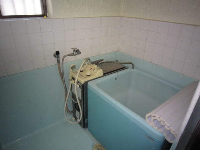 第一小島ハイツ1号棟の浴室