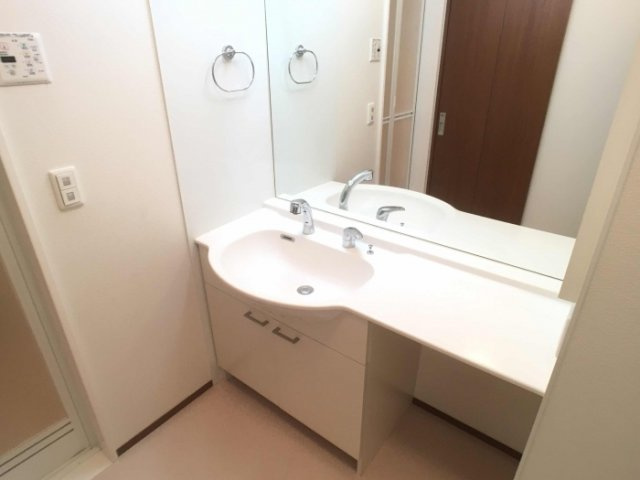 ロイヤル ローサの独立洗面台|洗面所