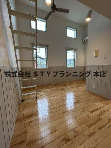 仲介手数料０円！ロフト壱番館の居間・リビング