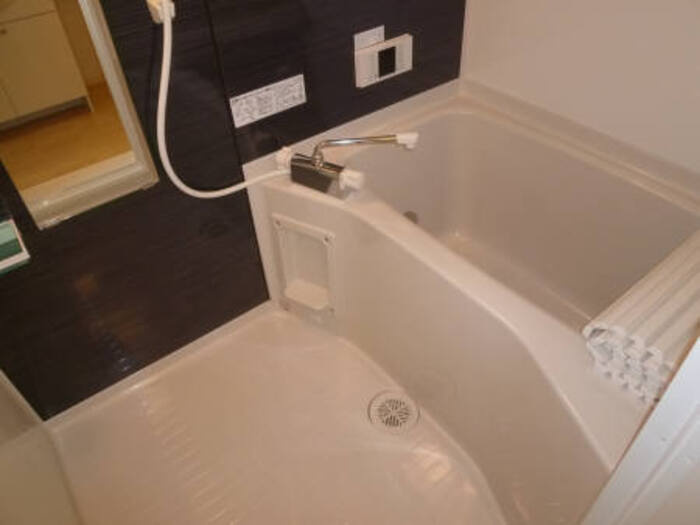 モンタンヴェールの浴室|寒い冬にも重宝！追焚き式給湯です。