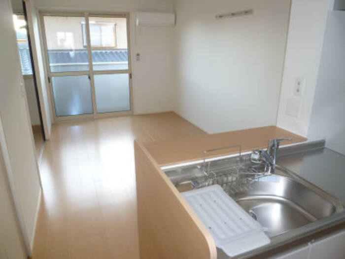 モンタンヴェールの内装|対面キッチンタイプのLDK10.25帖です。